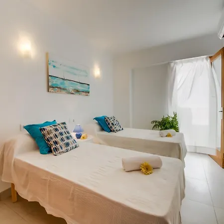 Apartment Seafront Apartment, 200m From Port de Alcudia (Mallorca)