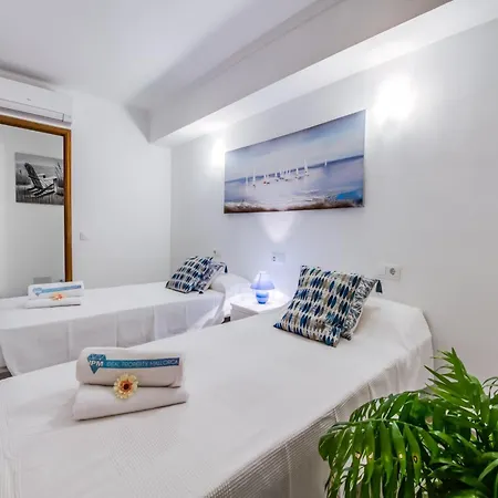 Seafront Apartment, 200m From