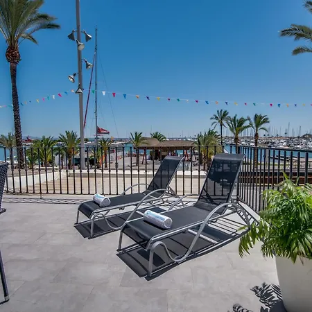 Seafront Apartment, 200m From