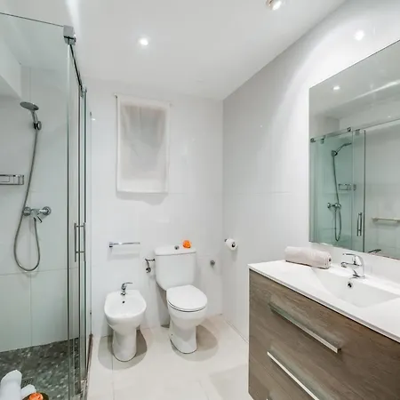 Seafront Apartment, 200m From Apartment