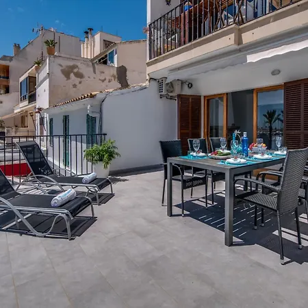 Apartment Seafront Apartment, 200m From