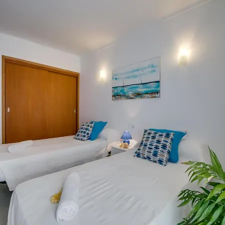 Apartment Seafront Apartment, 200m From