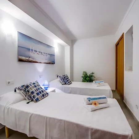 Seafront Apartment, 200m From *